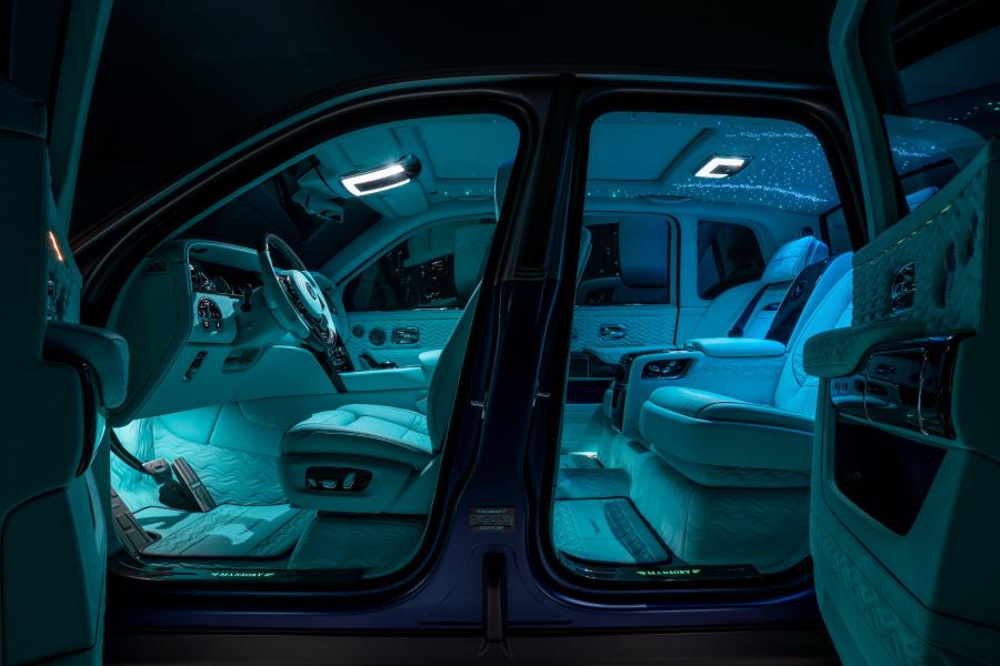 Интерьер Rolls-Royce Cullinan Coastline by Mansory 2020 года  (фото 3 из 14)